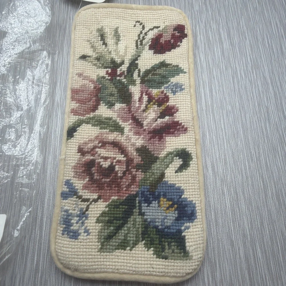 Needlepoint Eyeglass Case Wool Floral Bouquet Vintage Soft Glasses Sleeve Beige